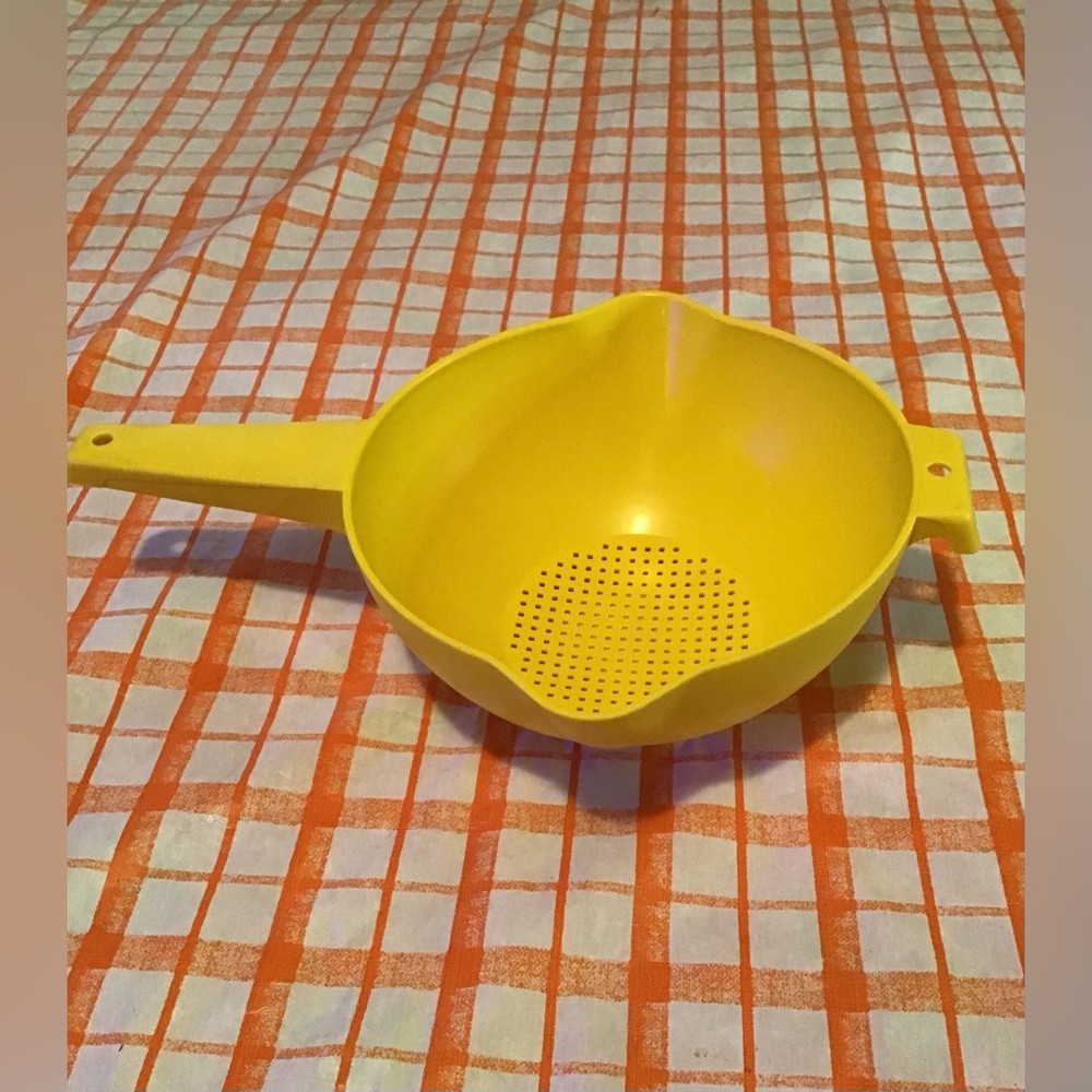 Vintage Tupperware Colander